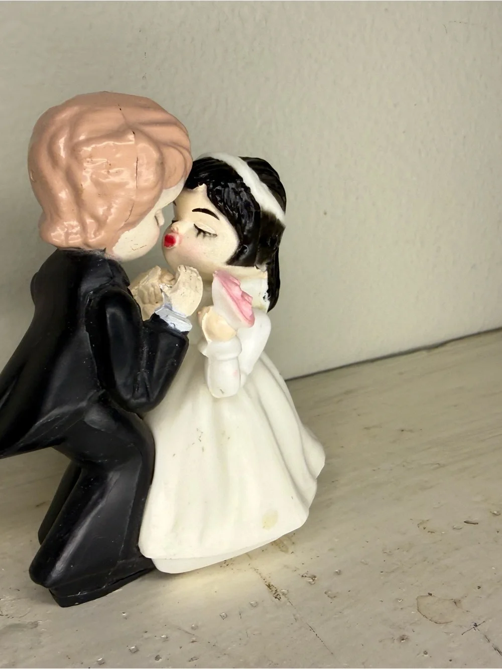 Vintage 1975 WILTON Bride & Groom Cake Topper Kissing Couple Plastic Hong Kong
